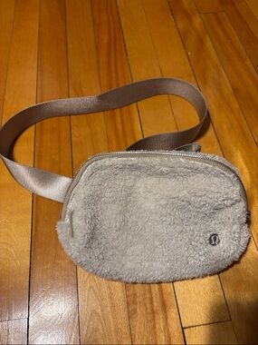 lululemon athletica Gray Sherpa Crossbody Belt Bag
